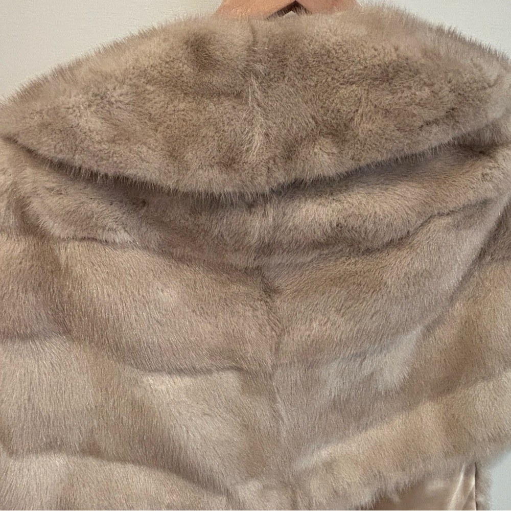 Vintage White Mink Shawl - Picture 3 of 9